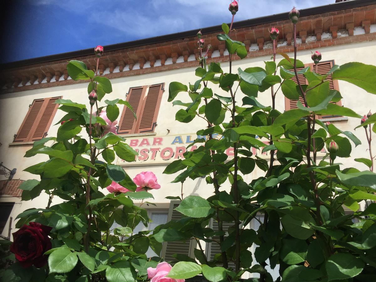 Locanda Italia Сералунга д'Алба Екстериор снимка